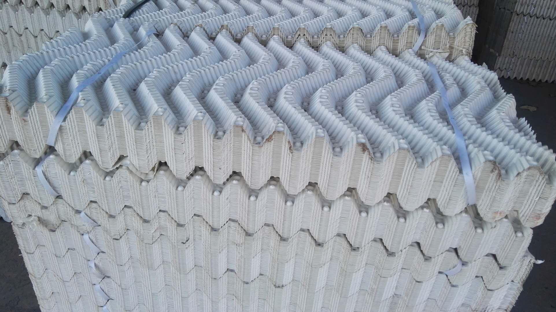 電鍍廠廢水六角<a href='http://xinhaocd.cn/jstl/60.html' target='_blank'><u>蜂窩斜管填料生產(chǎn)廠家</u></a>